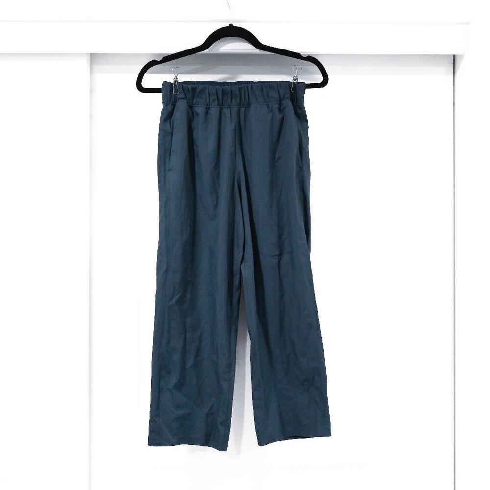 Lululemon Size 4 Cropped Straight Leg Lightweight Pant